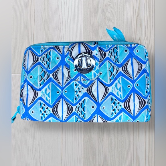 Women’s Vera Bradley Wallet - Picture 4 of 10